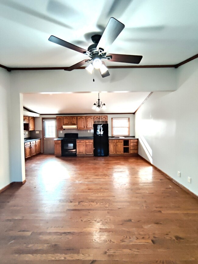 Photo - 220 E Pleasant St