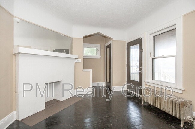 Photo - 888 Evangeline Rd