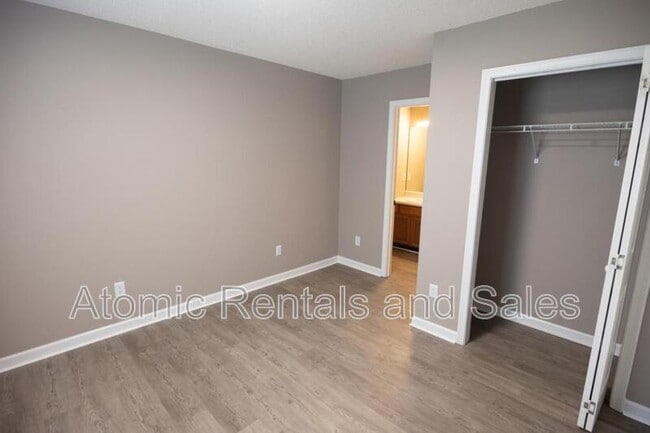 Photo - 130 Hawthorne Oaks Way