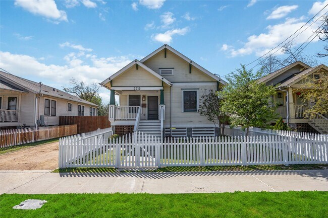 Photo - 2215 Gregg St