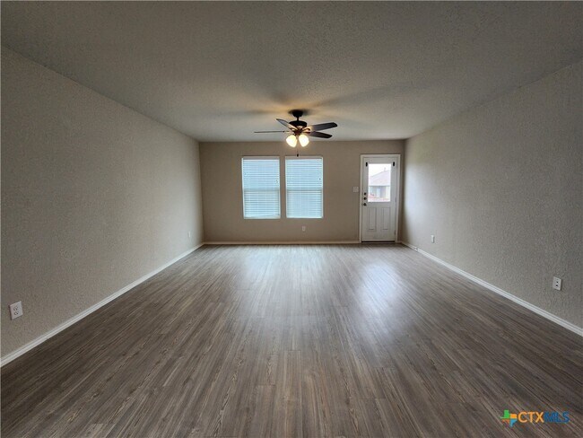 Photo - 522 Blue Stem Rd