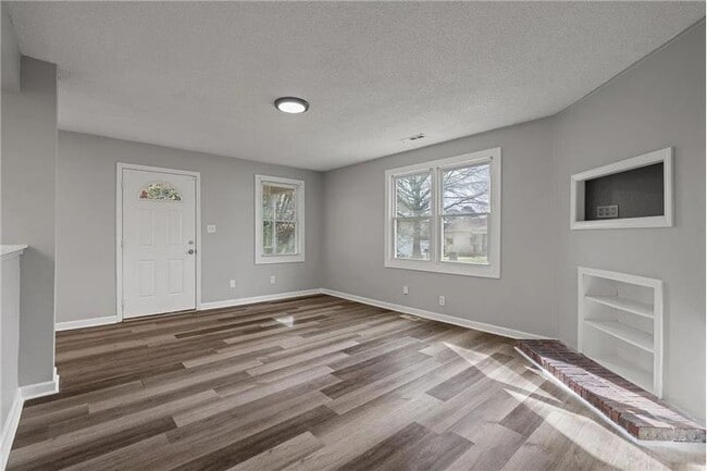 Photo - 806 Crestline Rd NW