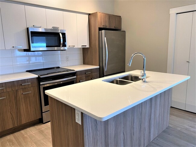 Photo - 10410-10102 102 Ave NW