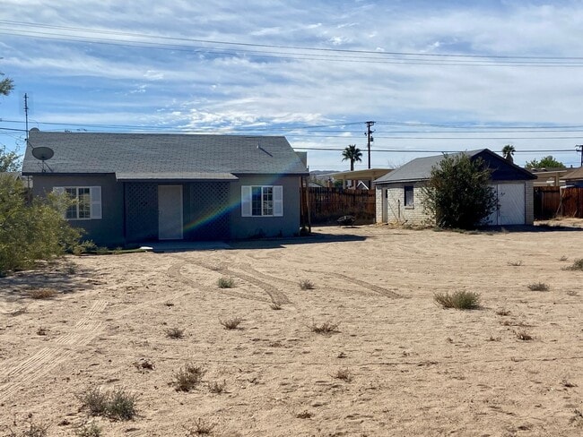 AVAILABLE JUNE 1!! - AVAILABLE JUNE 1!! House