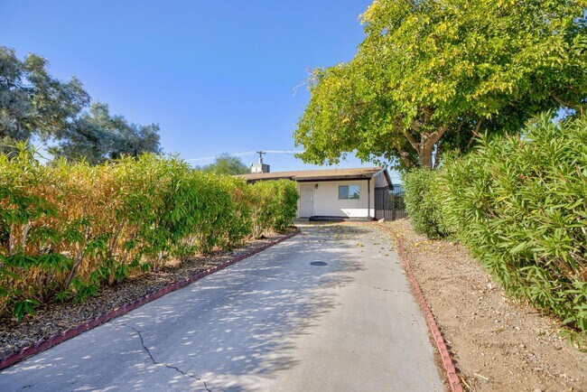 Photo - 3 bed and 2 bath with big yard for boat an...