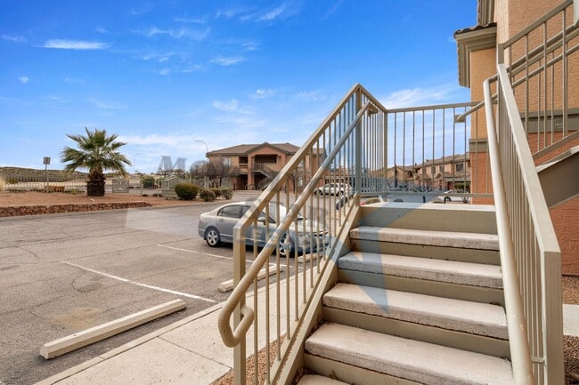 Photo - 2-Bedroom Condo Unit with Mountain Views!