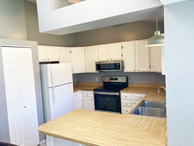 Cocina - 8033 S Garrison Way