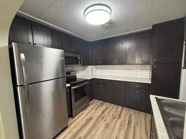 Photo - 220 Parker Ln