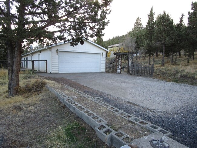 Building Photo - 7110 Teenie Rd