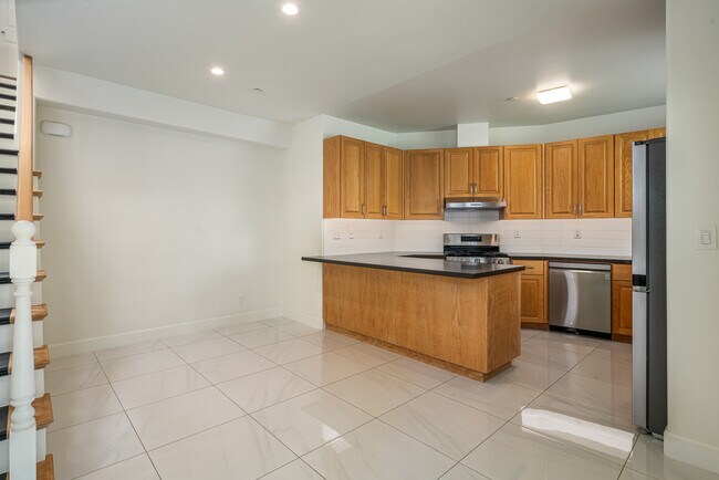 Dining Area / Kitchen - 4132 La Salle Ave