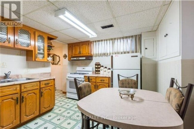 Photo - 114 Palmerston Ave