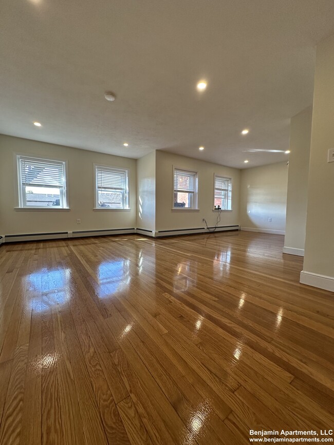 Photo - 306 Tappan St Unidad 1A Rental