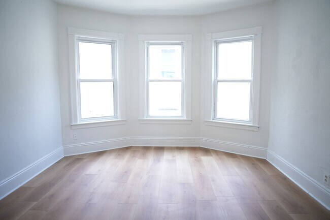 Photo - 109 Merrifield St Unit 2