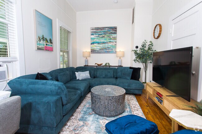 Building Photo - 608 N 9th Ave Rental