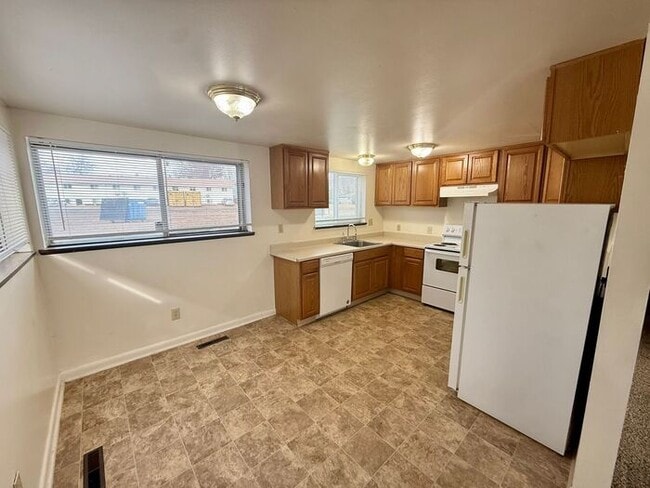 Photo - Central Loveland! Spacious 2 Bedroom / 1 Bathroom Garden Level Apartment. WATER/SEWER/TRASH INCLU...