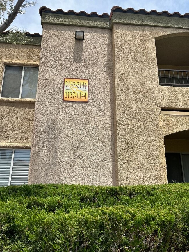 Building Photo - Cute Lower Level Condo Unit 1137