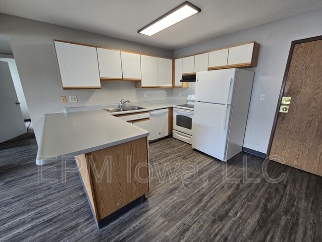Building Photo - 60 Miller Ave SW Rental