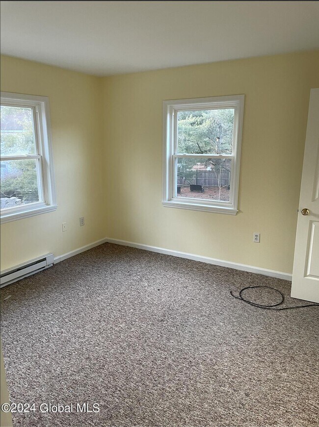 23 Woodridge Cir Townhome Townhome Rental in Clifton Park NY