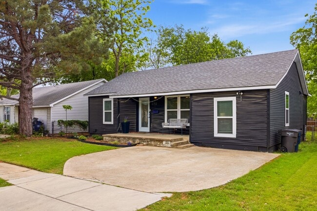 Photo - TCU-2712 Frazier Ave