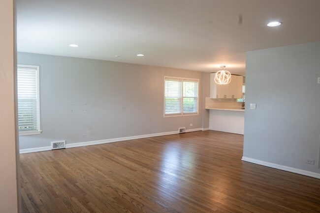 Photo - 9733 Karlov Ave