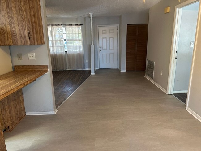 Photo - 3 Bedroom 2 Bath Pool Home in Mt Dora