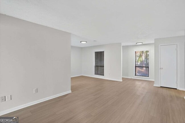 Photo - 8740 Roswell Rd Unidad 9C