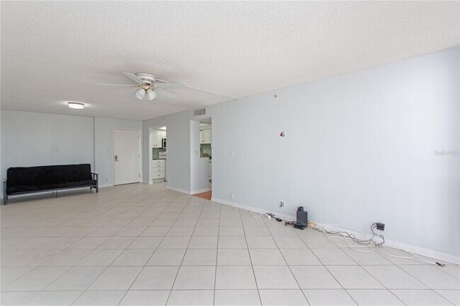 Photo - 255 Dolphin Point Unidad 414