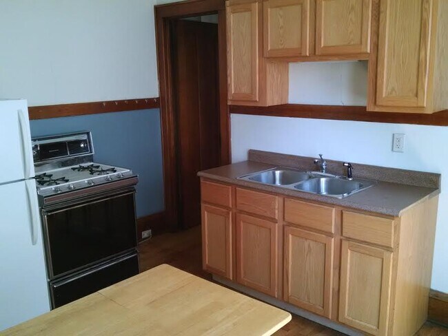 Photo - 2957 N Frederick Ave Unidad lower flat