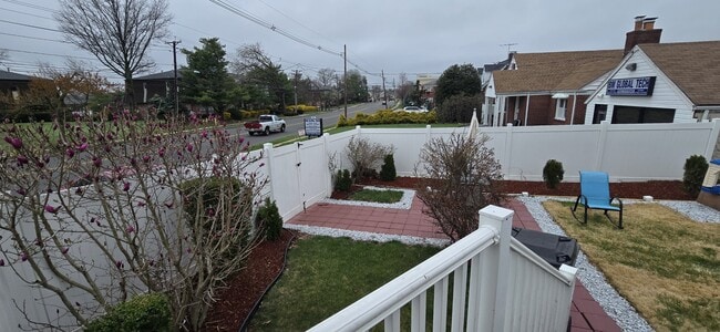 Photo - 35 Universal Ave