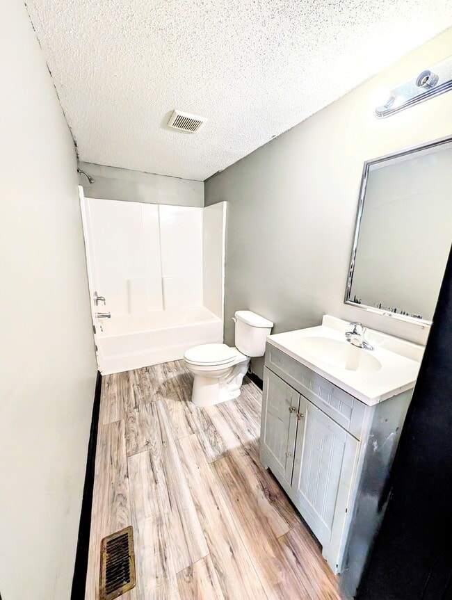 Photo - 1711 Stratford St