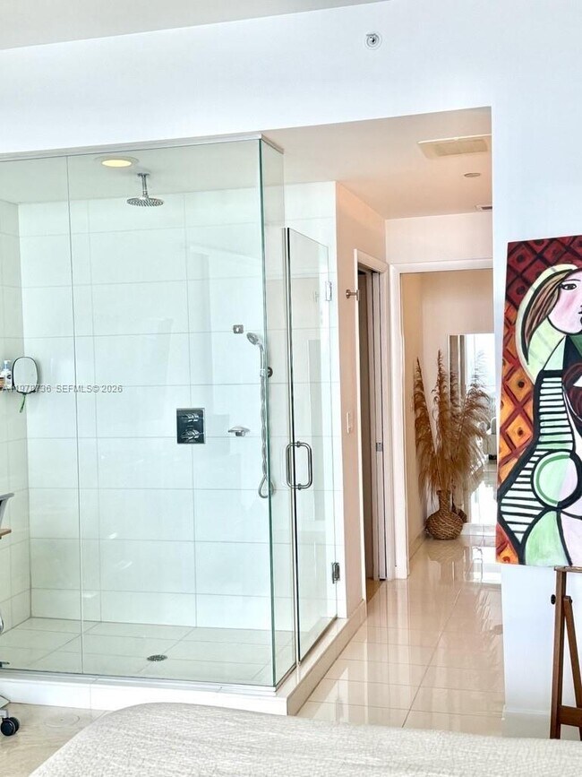 Photo - 2020 N Bayshore Dr Unidad 2704