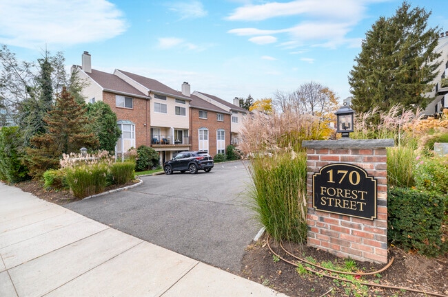 Building Photo - 170 Forest St Unit APT 12