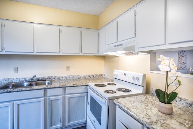 2 BR, 1 BA - 850SF - Charter Oak Apartments and Townhomes