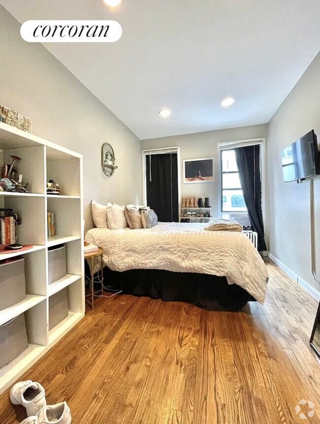 Building Photo - 338 E 65th St Rental