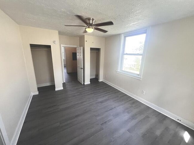 Photo - 116 W B St