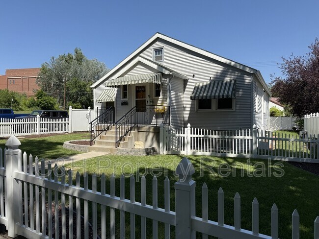 Photo - 2423 Pine St
