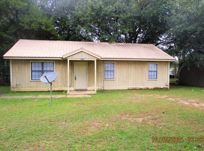 Building Photo - 1409 Westcliff Ct