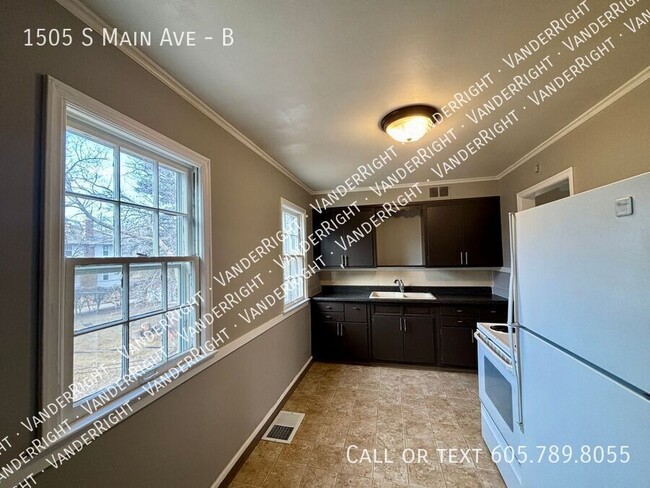 Building Photo - 1505 S Main Ave Unit B Rental