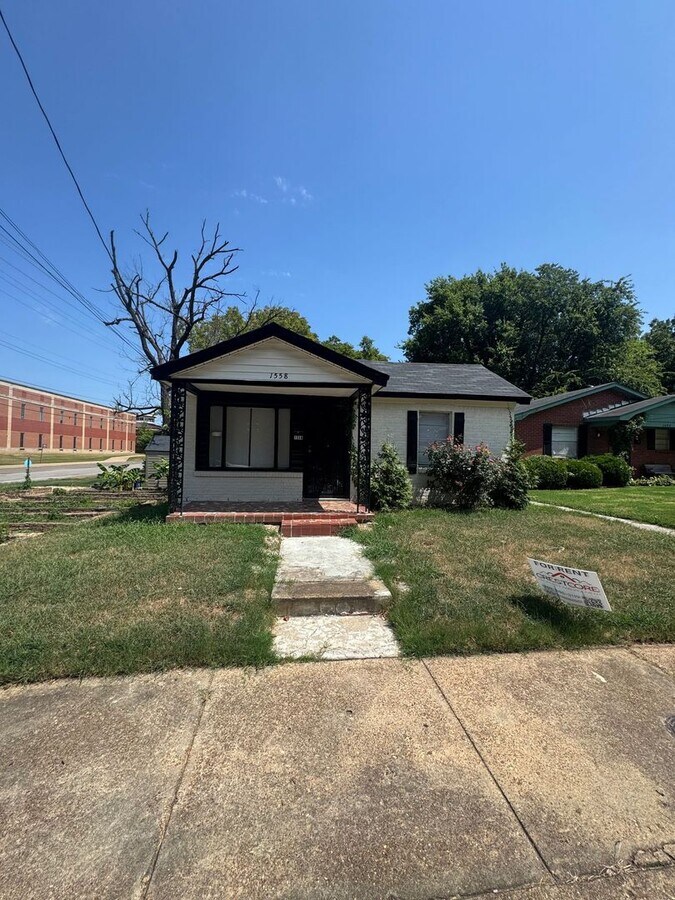 Photo - 1558 Tayner St