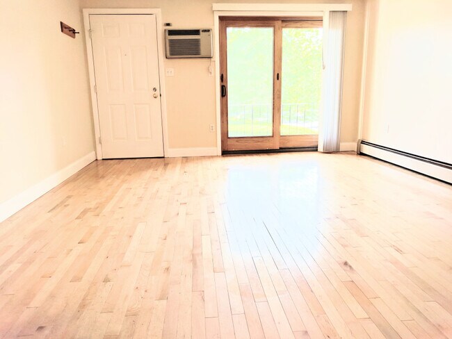 Photo - 1002 Cocheco Ct