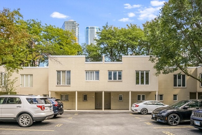 Building Photo - 1073 S Park Terrace