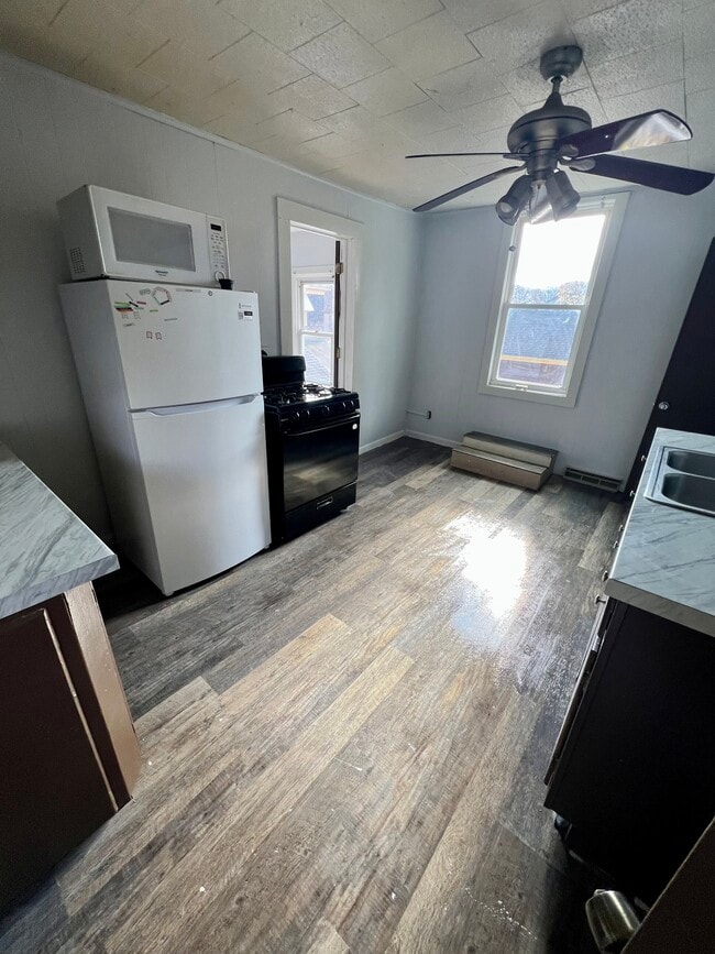 Building Photo - Birch Unit 3