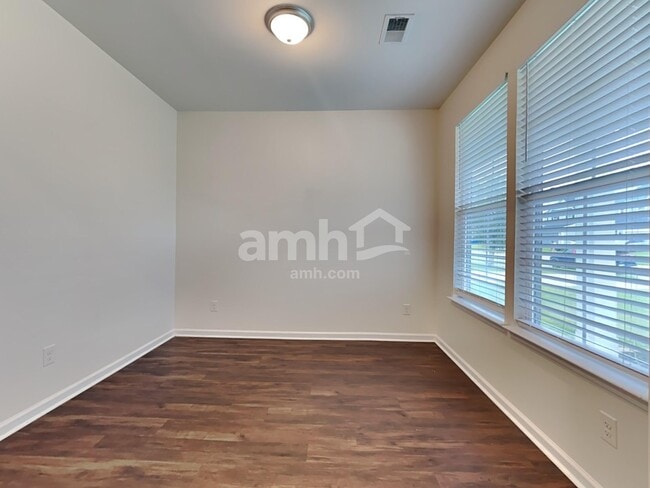 Photo - 1360 Hermitage Ln