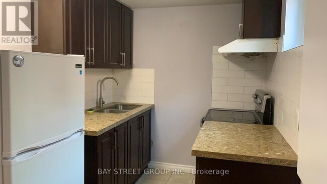 Photo - 870 Consort Crescent
