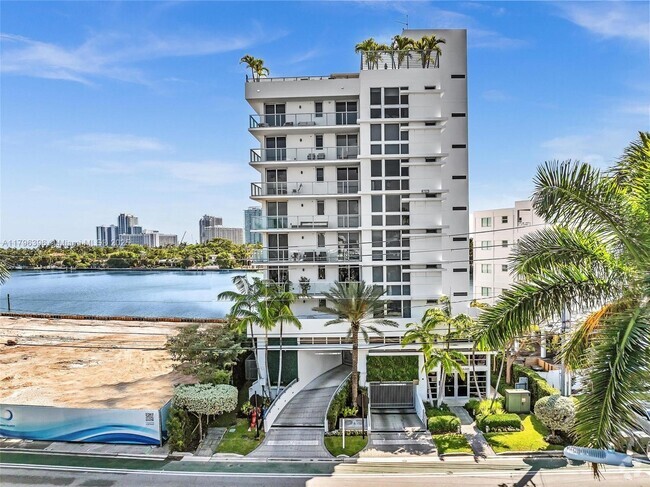 Building Photo - 9901 E Bay Harbor Dr Unit 703 Rental