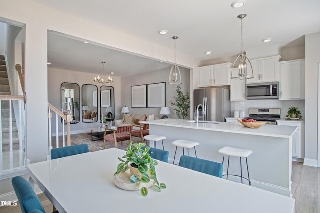 Photo - 48 Bloodroot St