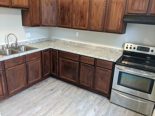 Building Photo - 403 Litchfield Ave SE Unit #2 - Upper Level