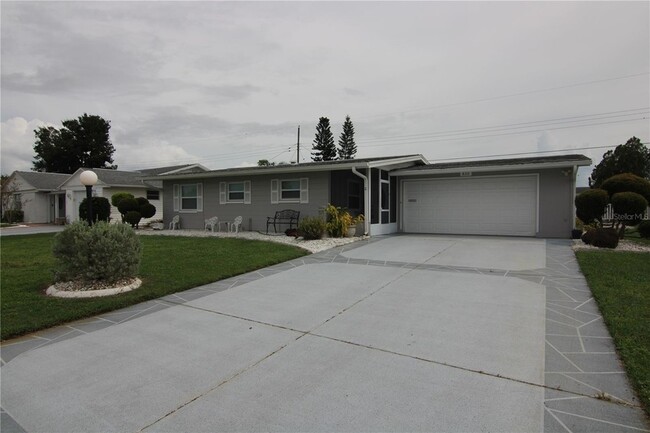 Building Photo - 810 Oakmont Ave Rental
