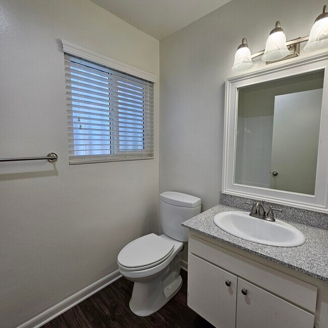 1BR, 1BA - 775 SF