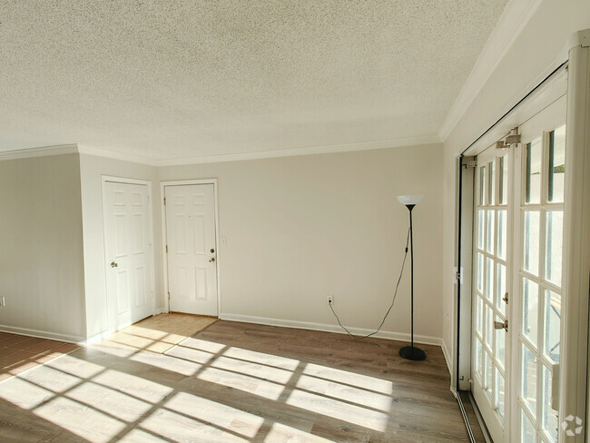 Living room - 1150 Collier Rd NW Unit Collier Green Rental